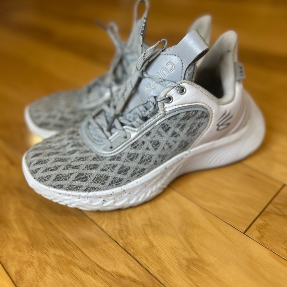 Under Armour Curry Flow 9 Team White Mod Grey Basketball Shoes Men 6 / Women 7.5